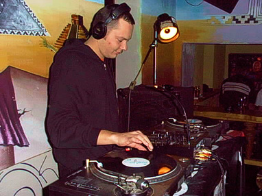 DJ TOUCHWOOD v klubu XT3 v roce 1999